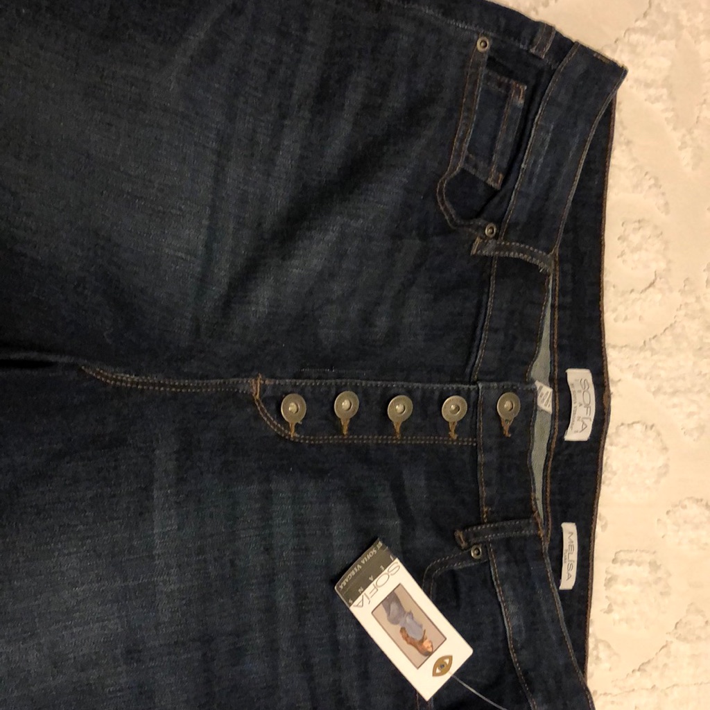 Sofia Vergara Button Down Jeans